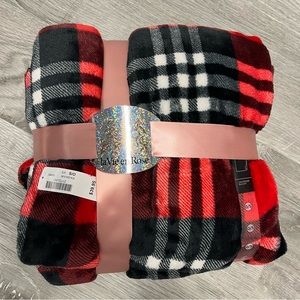 NWT - La Vie En Rose Blanket